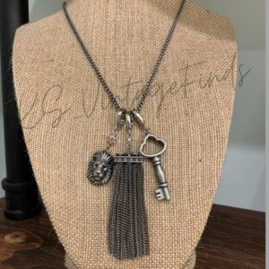 Kendra Scott Necklace w/ 4 Charms*